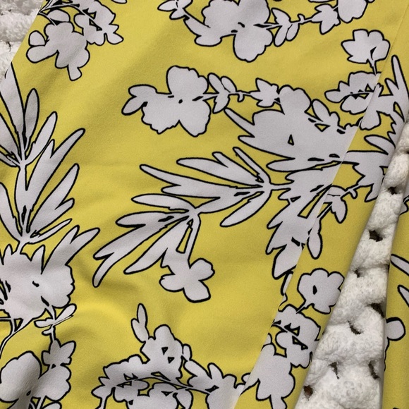 JCPenney Worthington Cropped Pants. Size small. - Picture 6 of 6